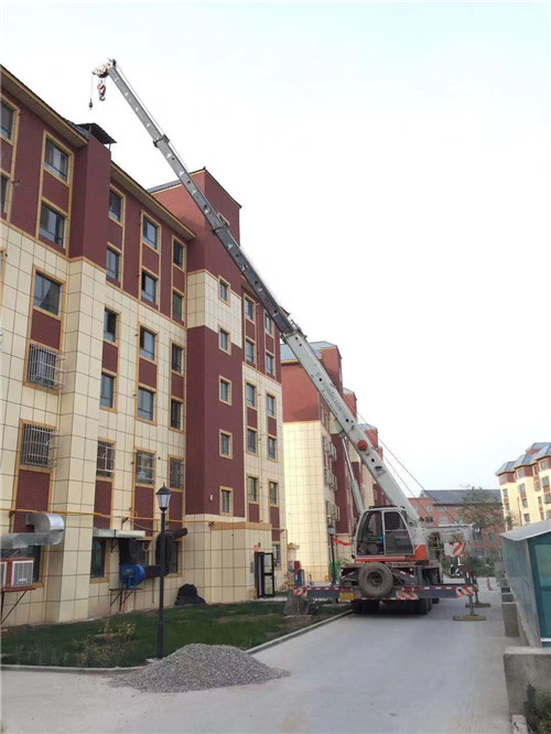 龙海市跨街广告牌的高空安装注意事项