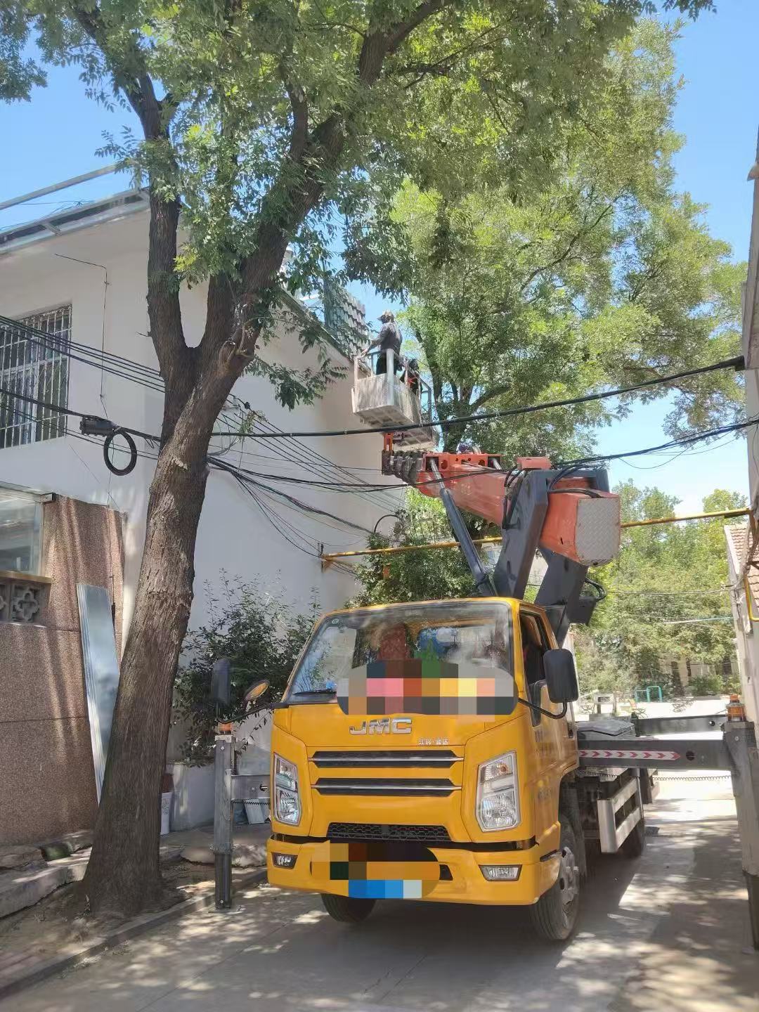 龙海市高空作业车能吊装重物吗？最大承载多少公斤？